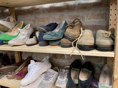 Schuhe in der Textilabteilung