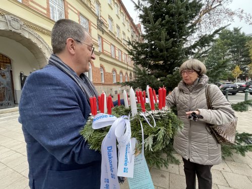 Bezirksvorsteher Hannes Derfler und Kuratorin Erna Huber