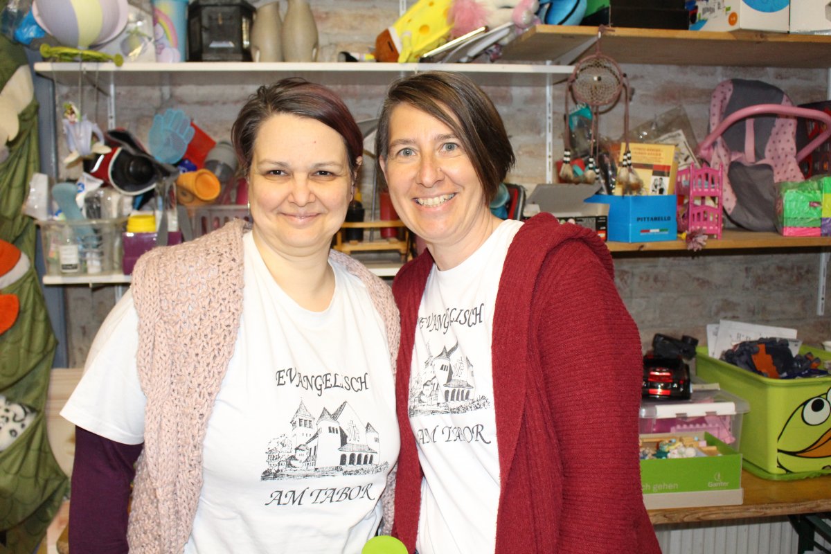 Babsi und Trixi vom Flohmarkt-Team Flohmarkt Team